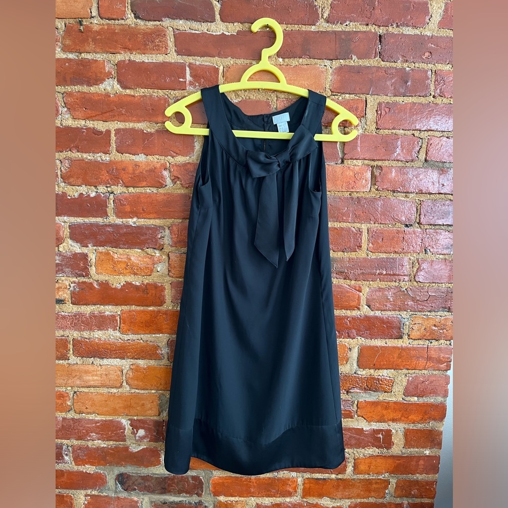 XS H&M black straight above the knee dress